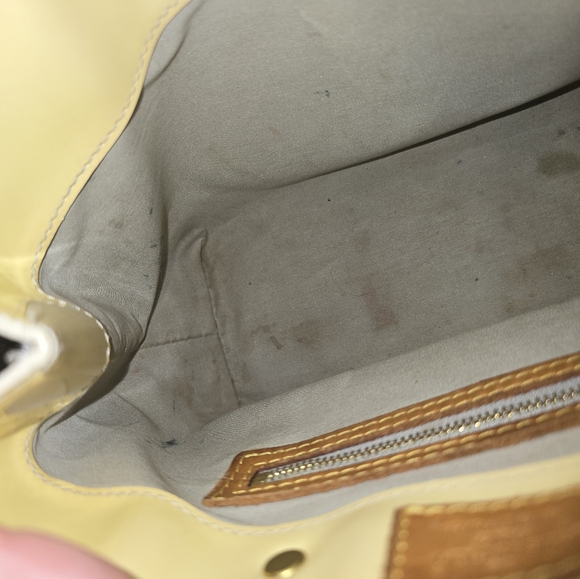 Louis Vutton Cream Color Vernis Bag (READ DESCRIPTION)(VERY USED) - Picture 11 of 14